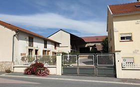 Cour La Dame Chez Beatris Et Christophe Janson